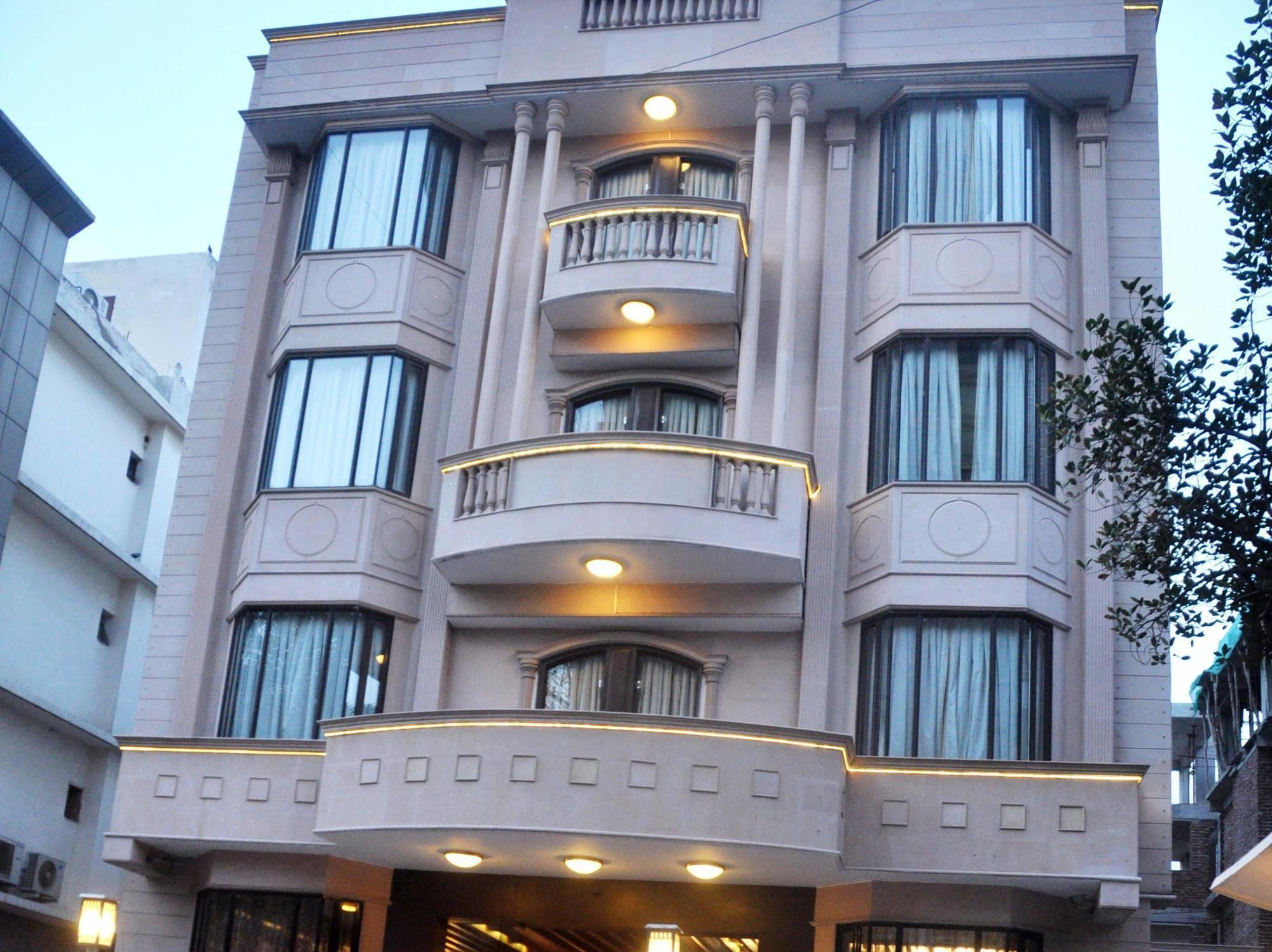 Treebo Check In By Oran Hotel Nova Deli Exterior foto
